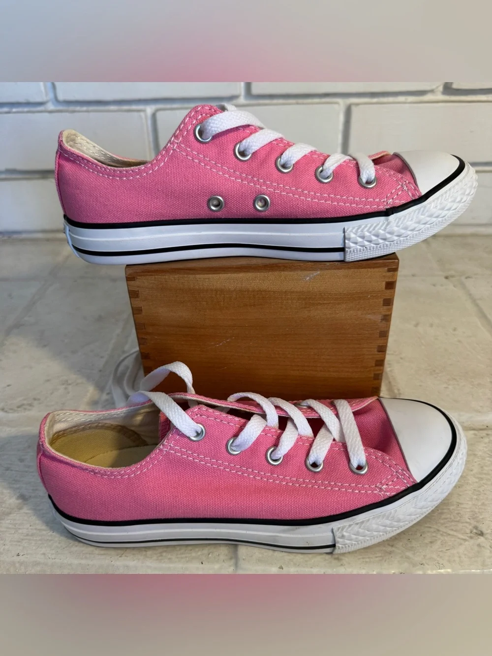 Converse Chuck Taylor All Star Low Top Pink Sneakers - Youth Size 2 NEW